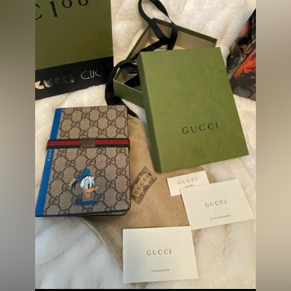 GUCCI Disney GG Supreme Canvas and Leather Collectible notebook set - Picture 2 of 4